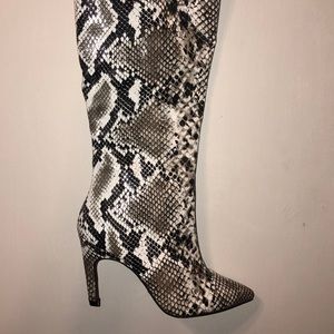 Windsor Snake skin heeled boots 🐍